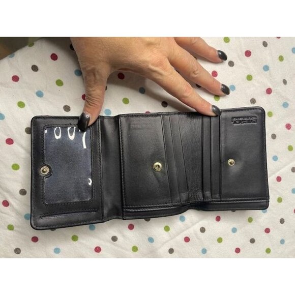Diesel Black Leather Trifold Wallet with Zip Coin Pocket & Multiple Card Slots - Picture 6 of 7